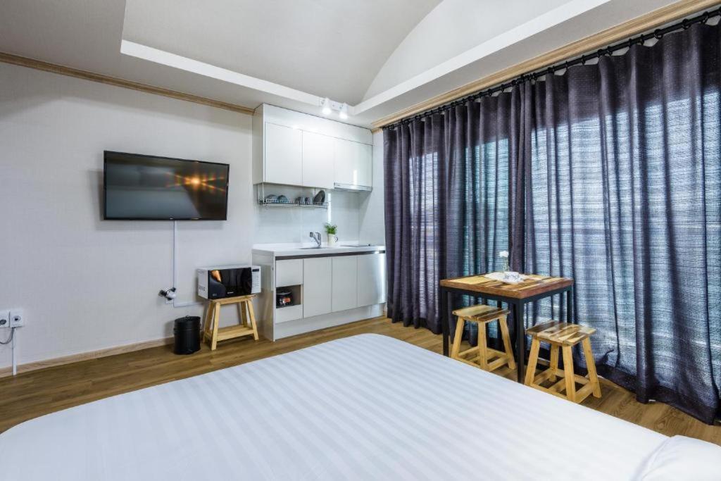 Romance Jeju Pension Eksteriør billede