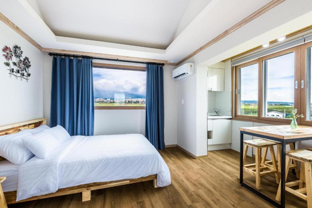 Romance Jeju Pension Eksteriør billede