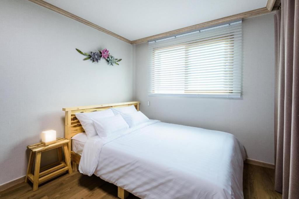 Romance Jeju Pension Eksteriør billede