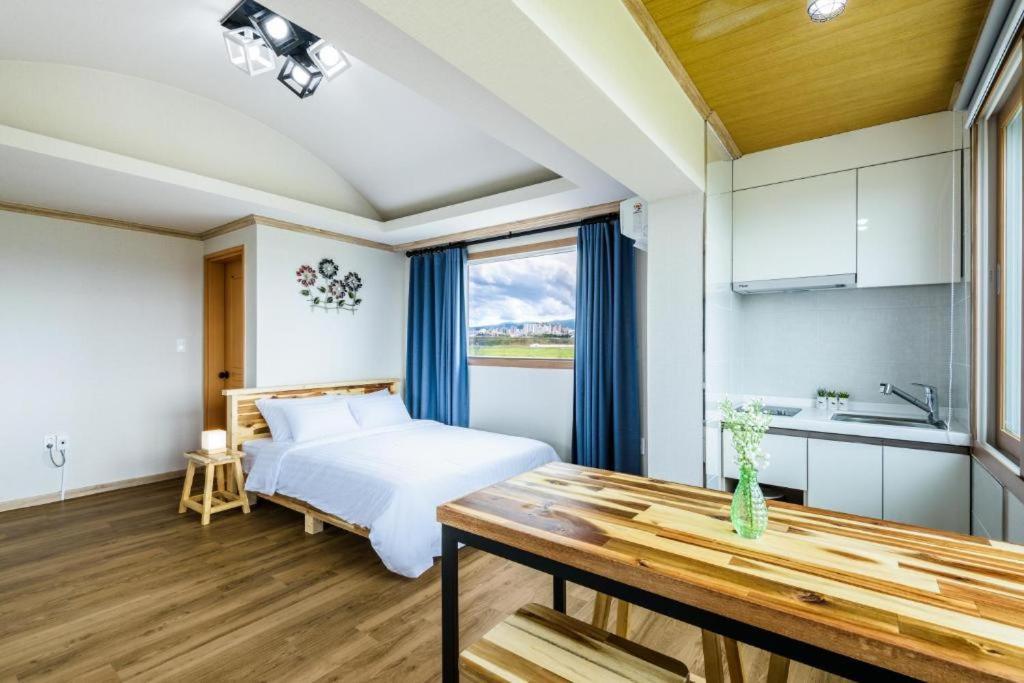 Romance Jeju Pension Eksteriør billede