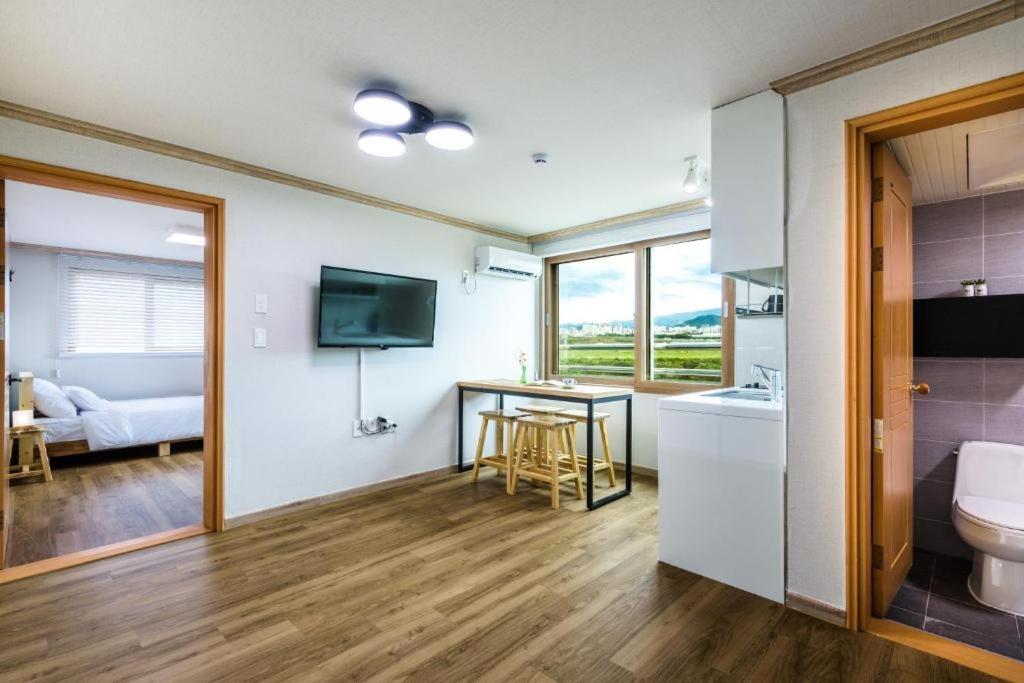 Romance Jeju Pension Eksteriør billede