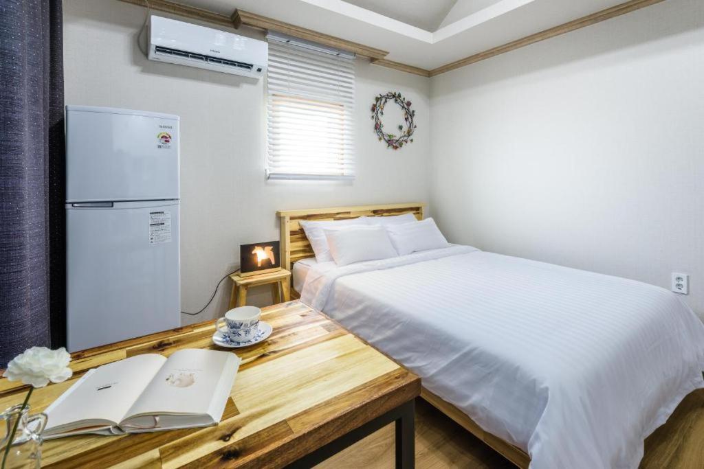 Romance Jeju Pension Eksteriør billede