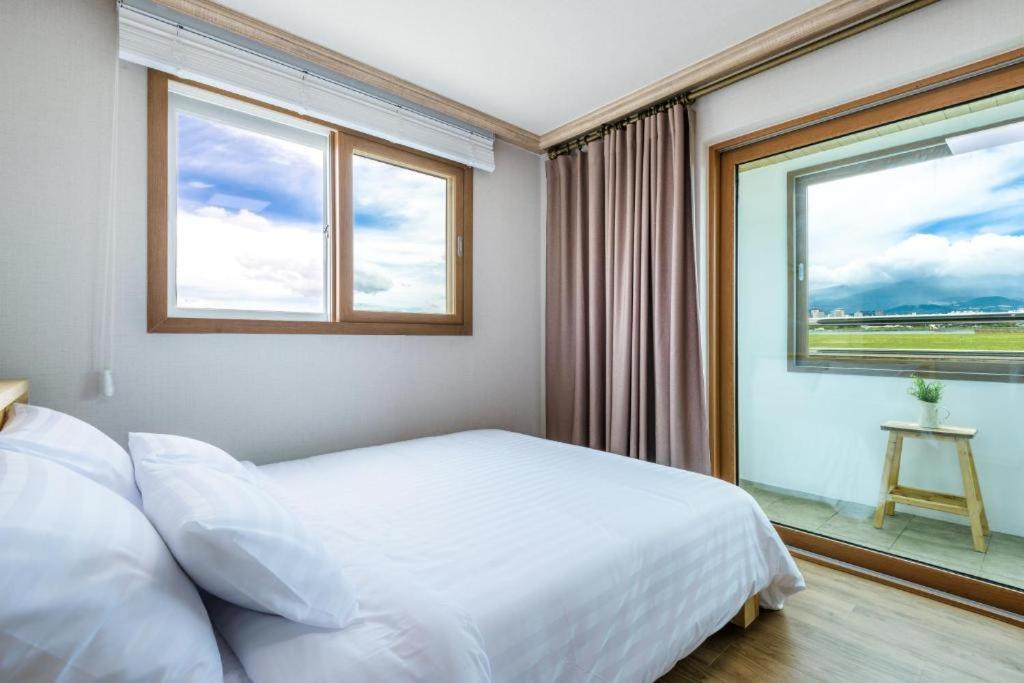 Romance Jeju Pension Eksteriør billede